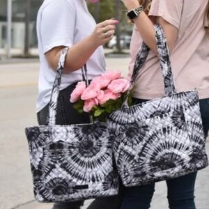 New With Tags! Vera Bradley Large Quilted Blue Ikat Patterned Tote Bag